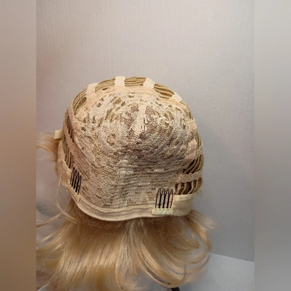 Pixie Cut Wigs Synthetic Short Blonde Pixie Haircut Wig‎ with Bangs Glueless